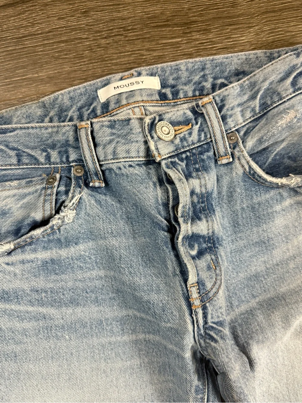 *EUC* Mousy Vintage Sanford Tapered Jeans in Light Blue - Picture 6 of 9